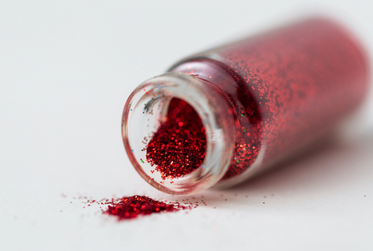 Pot en verre avec paillettes