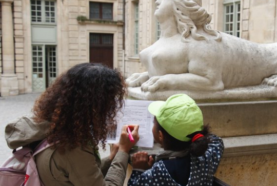 Chasse aux oeufs de Pâques à Paris - statut