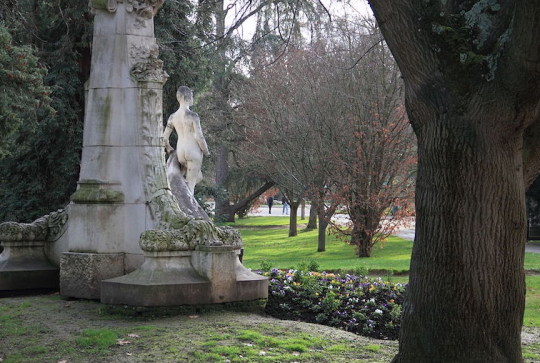 Le Jardin des Plantes à Toulouse : statue