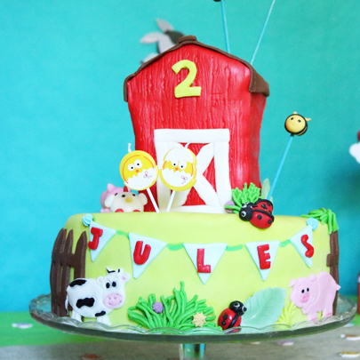 Gâteau d'anniversaire sur le thème de la ferme