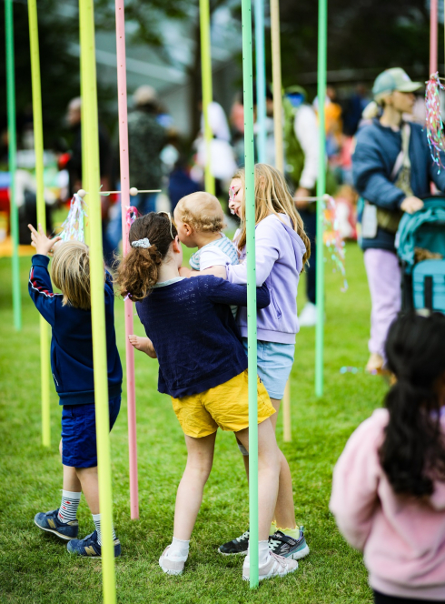 Family Festival 2024 : performance collaborative "Le vent souffle" dans le Jardin d'Acclimatation