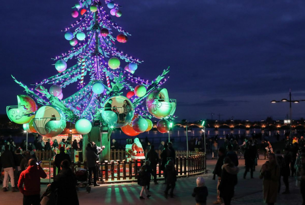 Le sapin de Noël de Bordeaux : manège pour les fêtes en famille - Citizenkid