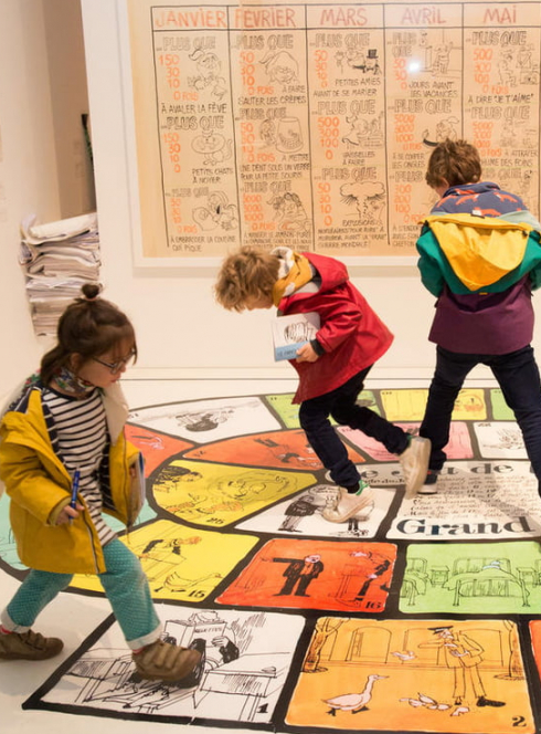 Journées du patrimoine 2024 à Paris : enfants jouent au jeu de l'oie