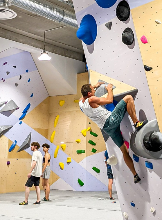 Bercy Village : le Triangle, escalade