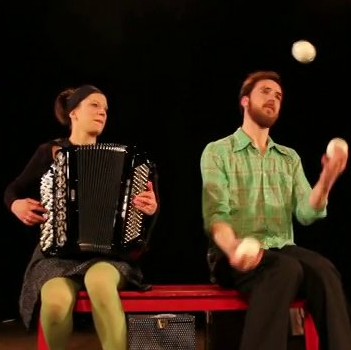 Sur le banc - Cie Girouette