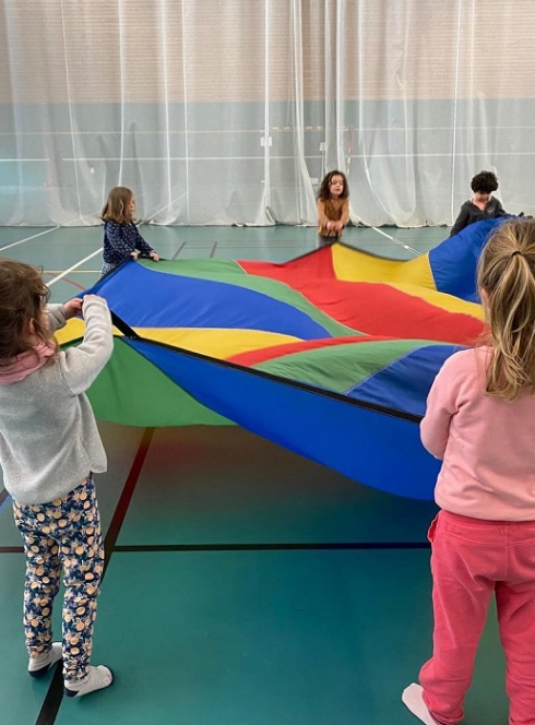 Vacances d'hiver 2025 au CUC : jeu de cirque à l'intérieur pou les enfants