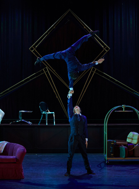 Des acrobaties dans Hotel