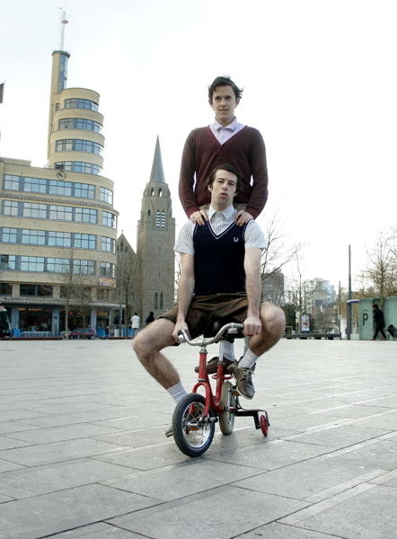 Petit frère - Cie Carré Curieux