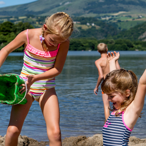Lac Chambon : baignade avec les enfants