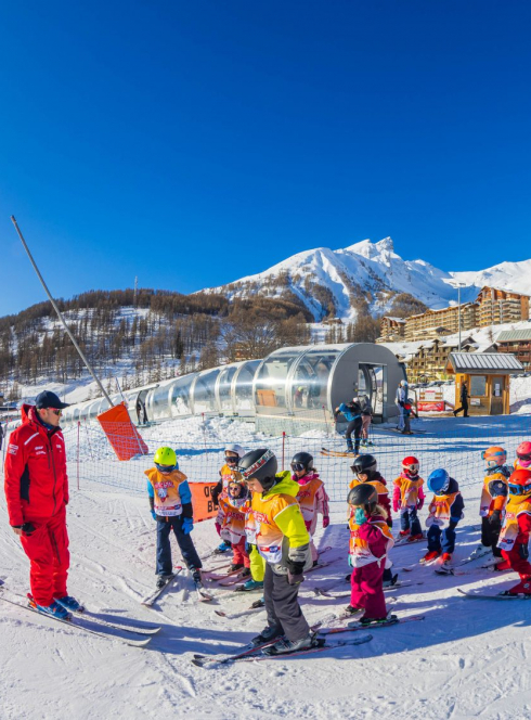 Le Val d’Allos en famille - cours de ski pour les petits
