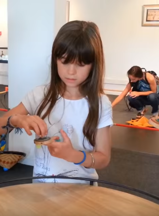 Expo : le bal des toupies