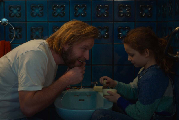 Petite maman : Nelly et son père