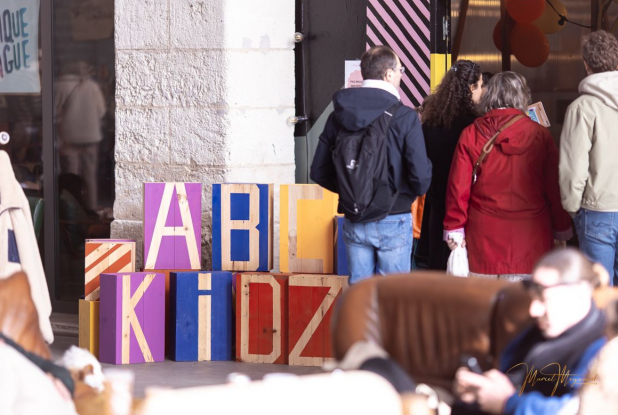 Salon ABC Kidz : cubes colorés