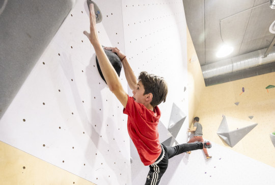 Le Triangle : enfant et escalade