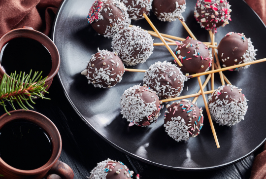 Préparez des chocolats avec vos enfants pour Noël - Sucettes