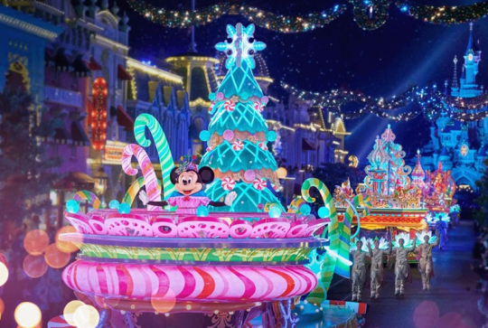 Noël à Disneyland Paris : parade avec Minnie