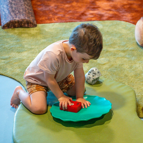 Expo Fragile ! au Musée des Confluences : enfant joue