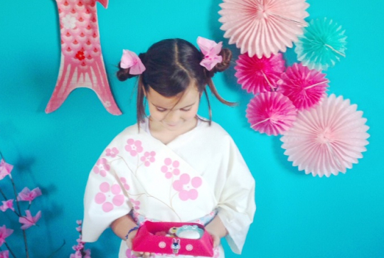 Petite fille en Kimono (blog Les enfants nomades)