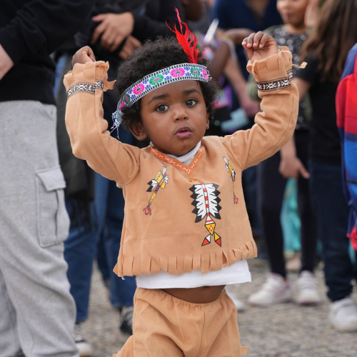 Carnaval de Villenave d'Ornon : garçon en indien