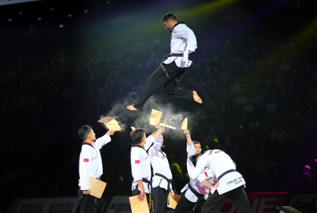 Festival des Arts Martiaux Paris combats 6 personnes