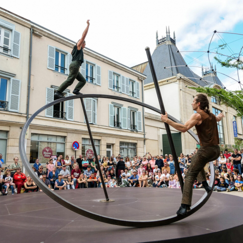 Ay Roop Temps fort cirque