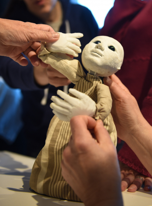 Cours de marionnettes enfants à l'E.E.A.