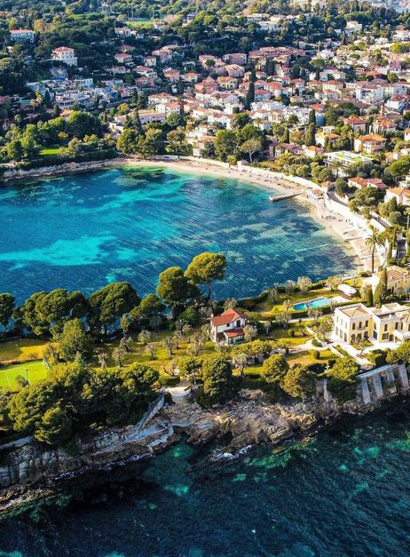Plage des Fossettes : Plage au milieu des villas