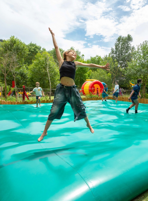 Village des Fous : trampoline