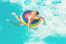 Paris : le top des piscines pour cet été avec les enfants