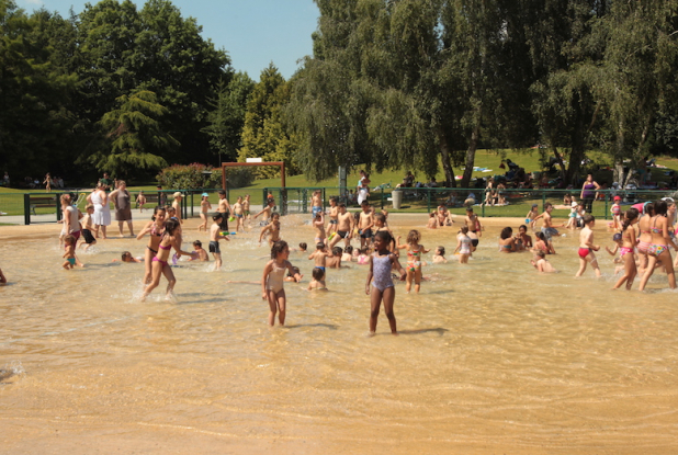 Baignade au parc de Brequigny