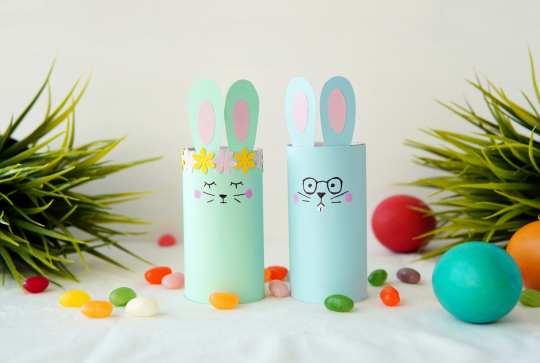 Lapin de Pâques en rouleau de papier toilette