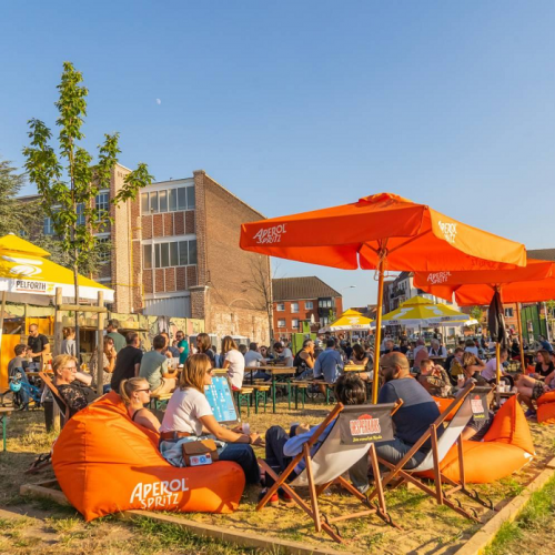 Guinguette La Madeleine : Transats au soleil