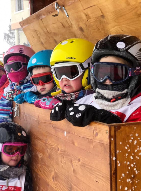 5 raisons de découvrir les Alpes du Léman cet hiver 2025-26 - enfants au ski