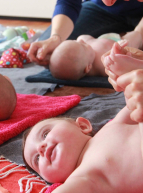 Familibul : massage bébé