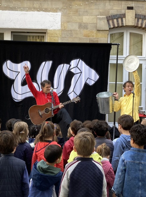 Inter'Val d'Automne : Groupe de musique ZUT devant un jeune public