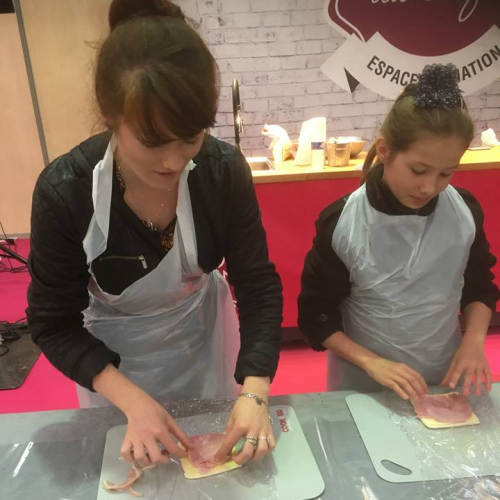 Mère et fille à un atelier Cook & Go