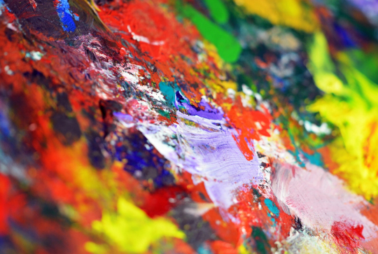 La peinture au doigt ou à l'éponge