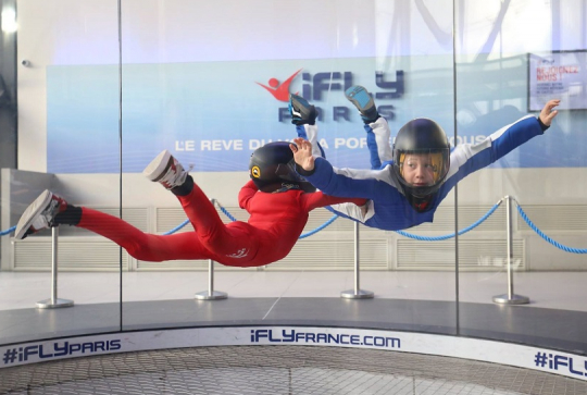 iFly Paris - Enfants en chute libre indoor