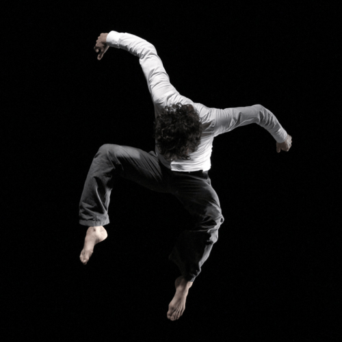 danseur Les jambes à son cou