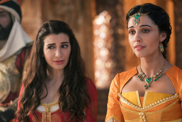 Aladdin, le film : Dalia et Jasmine en robe jaune