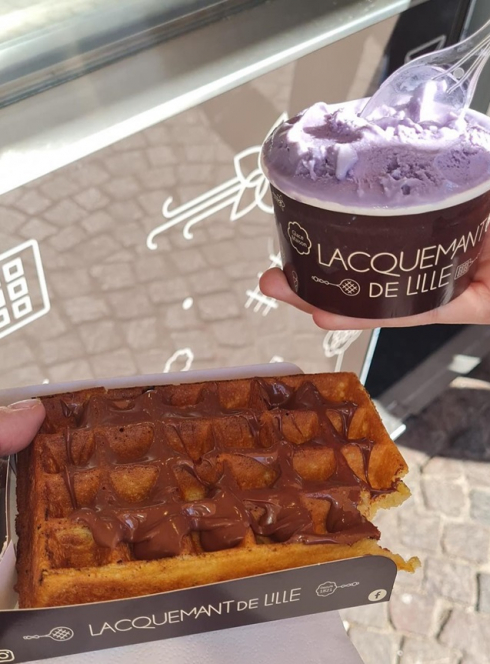 Lacquemant De Lille : Une gaufre et une glace