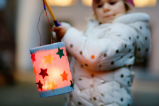 Noël : fabriquer en famille ses propres lumignons pour décorer la maison pour les fêtes de fin d'année