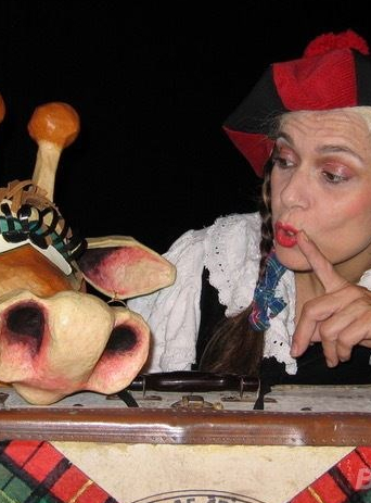 L'hippopotame amoureux de la girafe