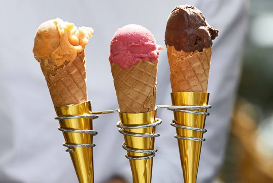 Il Gelato del Marchese : cornets fraise chocolat vanille