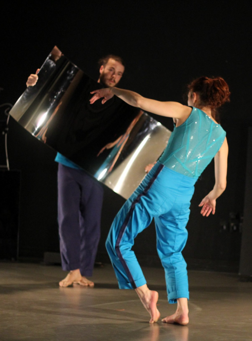 Miroir : danseurs avec un miroir