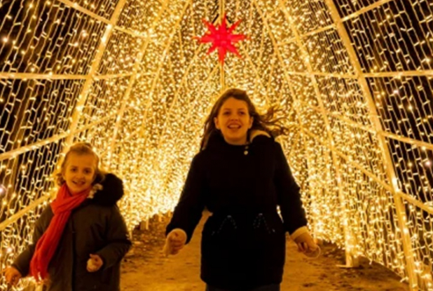 Lumières en Seine : enfants dans un tunnel