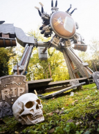 Halloween 2024 au Parc Fleury de Lille : Tête de mort devant une attraction