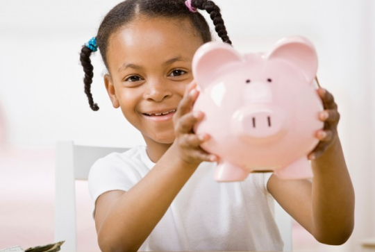 Enfant économie tirelire