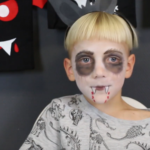Halloween : maquillage de petit vampire avec Grim'Tout