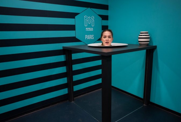 Musée de l'Illusion - tête sur un plateau